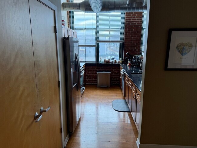 Building Photo - 160 Fremont St