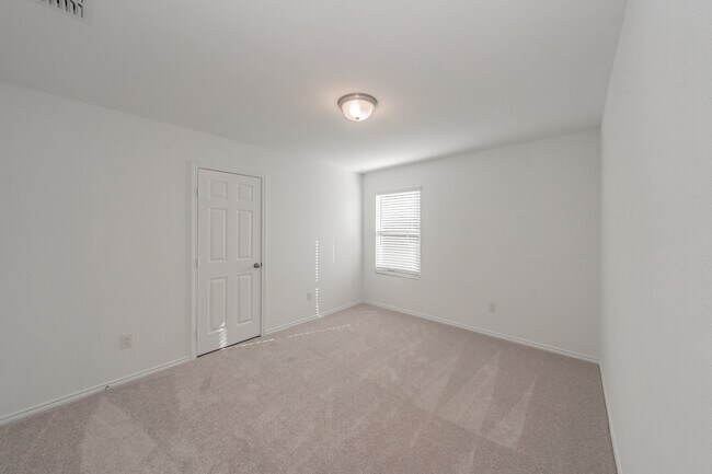 Building Photo - 847 Lake Fletcher Rd