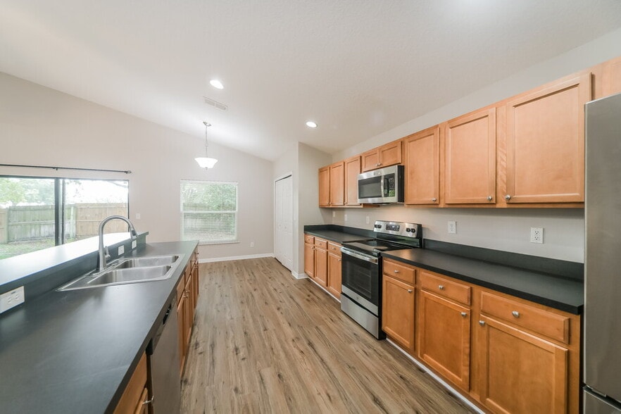 Building Photo - 4222 Barnsley Ln