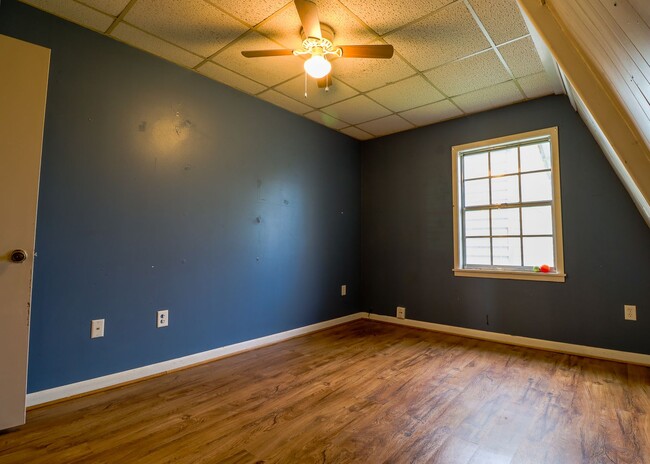 Building Photo - 2 Bed/1 Bath House
