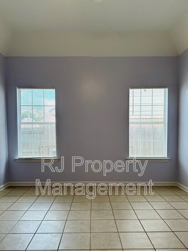 Building Photo - 5353 Farm Ridge Dr