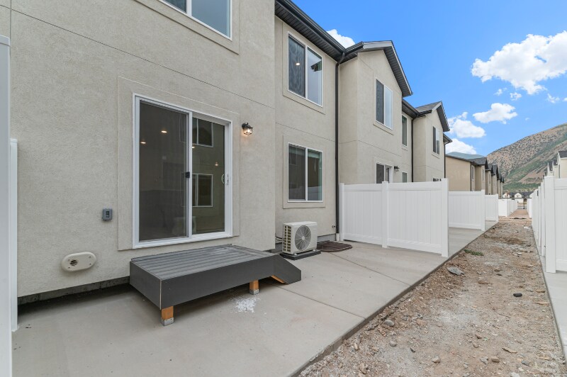 Building Photo - 1538 720 N
