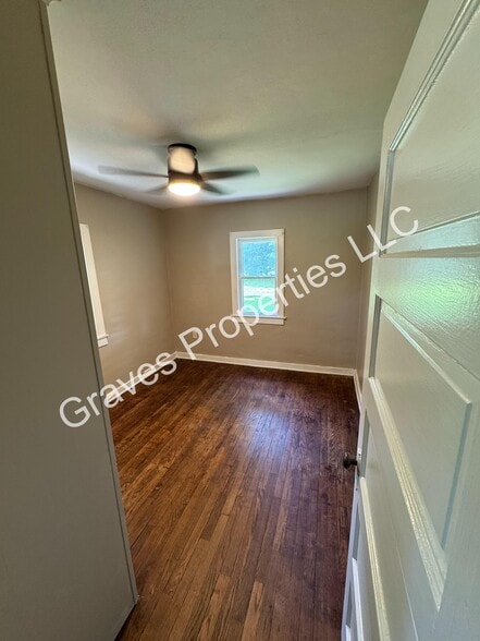 Bedroom 1 - 515 Hillcrest Rd