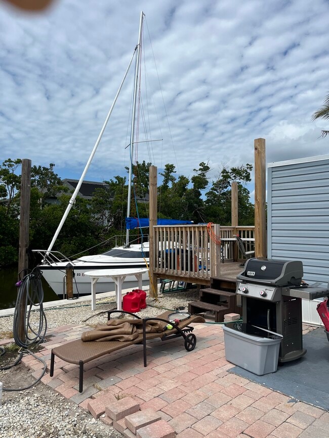 Building Photo - 2581 Oleander St