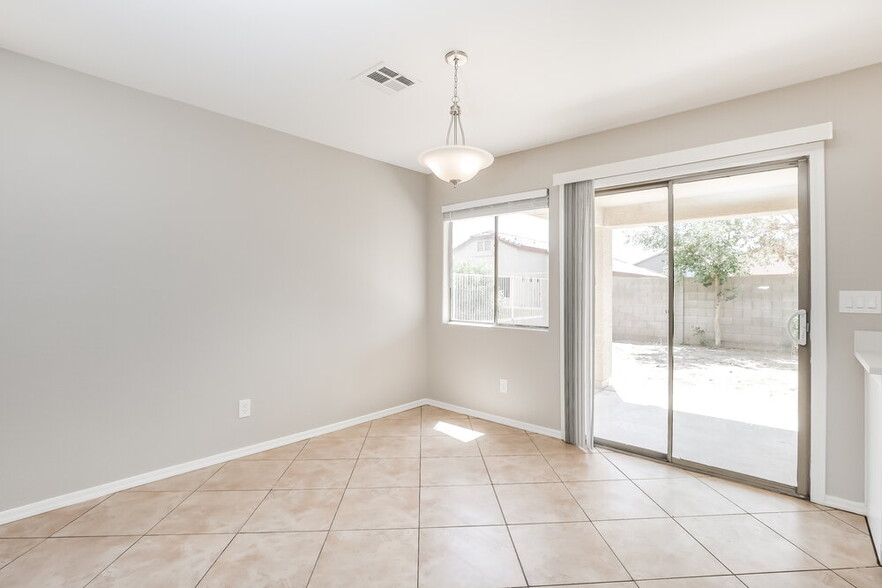 Building Photo - 2224 S 83rd Ln