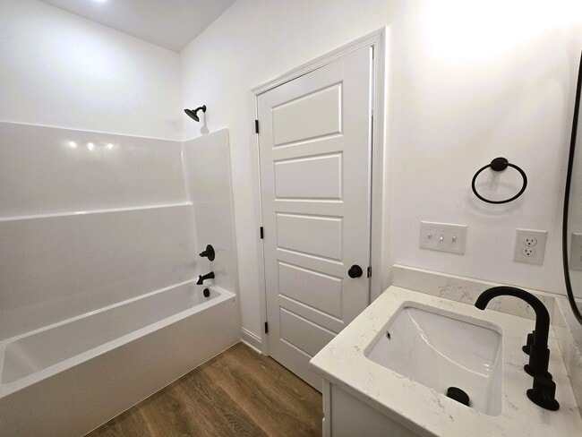 Building Photo - Beautiful new built three-bedroom, two-bat...