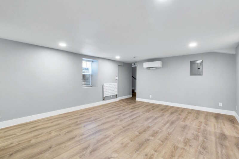 Building Photo - 1427 9th Ave