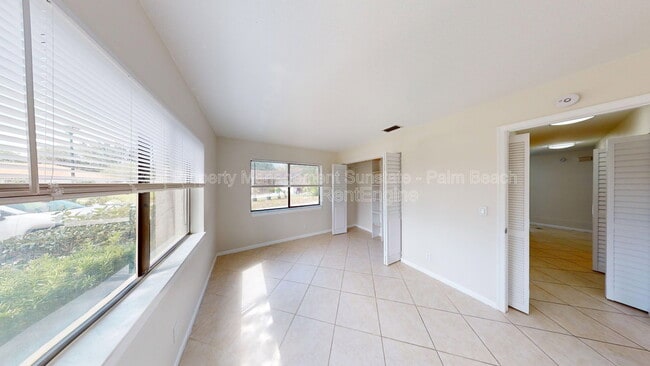 Building Photo - 609 White Water Dr