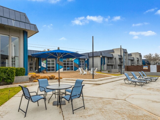 Building Photo - The Entro At Midtown