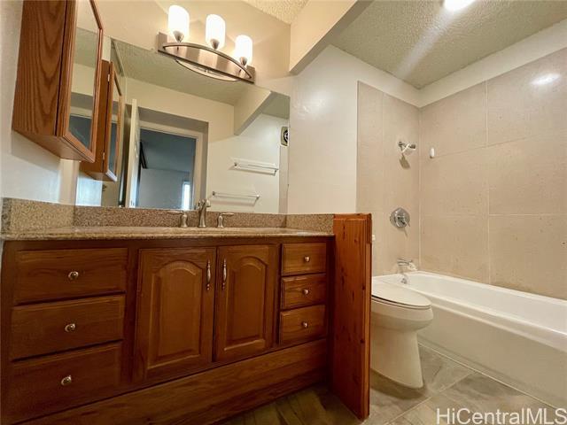 Building Photo - 98-1038-1038 Moanalua Rd