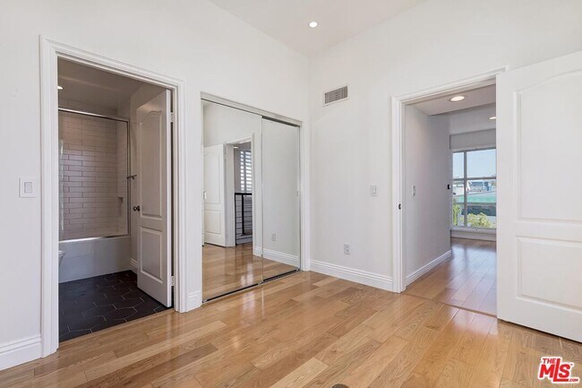 Building Photo - 1248 24th St