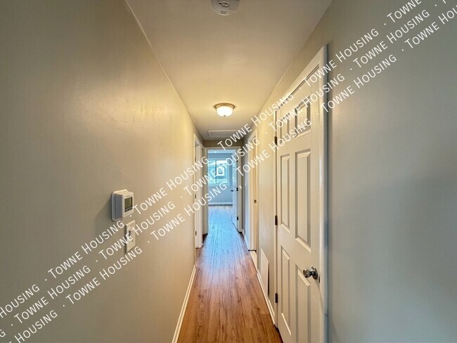 Building Photo - 132 Denrose Dr