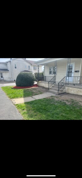 Primary Photo - 130 S Apple St