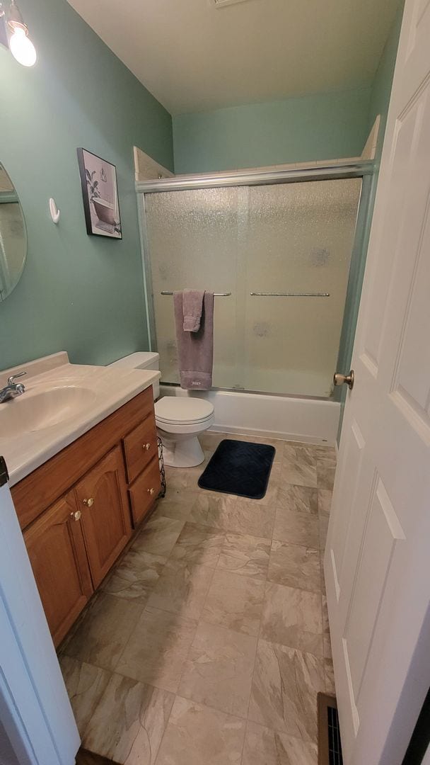 Building Photo - Attractive & Roomy 4 bedroom, 3 bath Pine ...