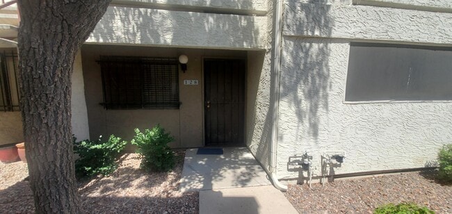 Building Photo - 3301 E Earll Dr