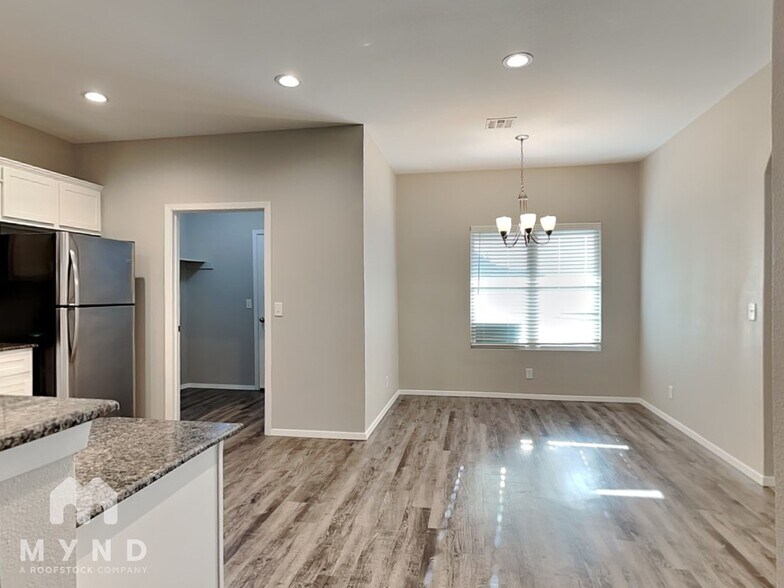 Building Photo - 2013 Orchid Ln