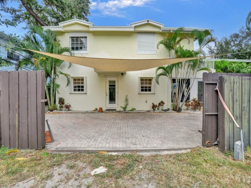 Building Photo - 814 SE 13th St