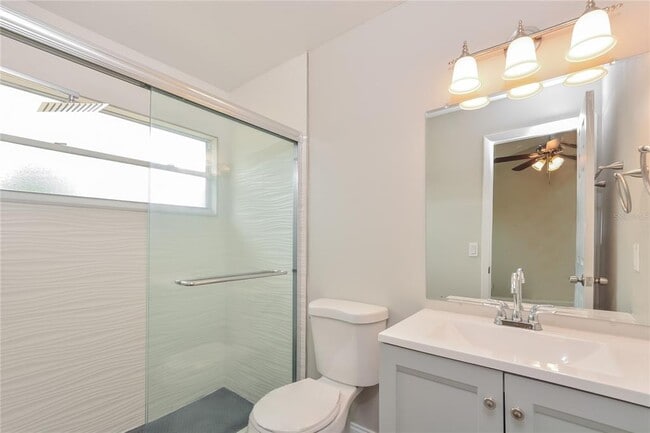 Building Photo - 304 Sir Lawrence Dr