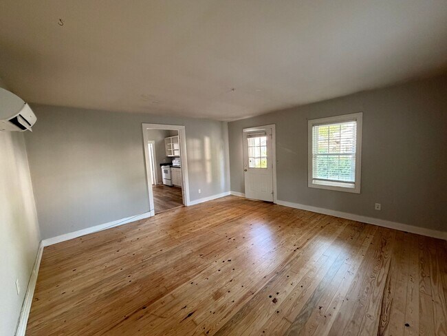 Building Photo - 335 E Burton St