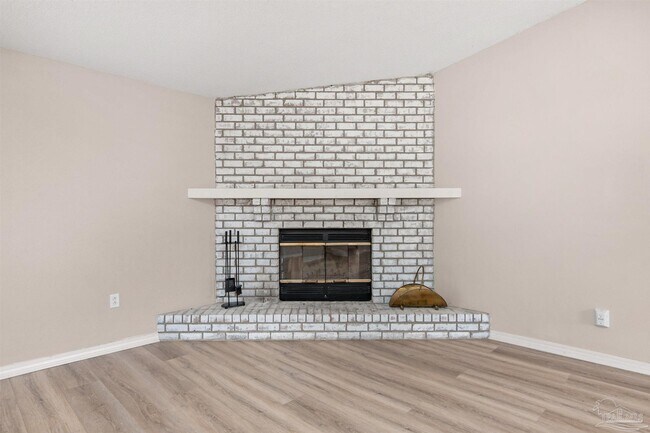 Building Photo - 5850 Princeton Dr