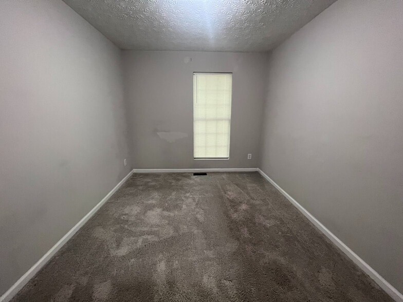 Building Photo - Room in Townhome on Waldrop Ln