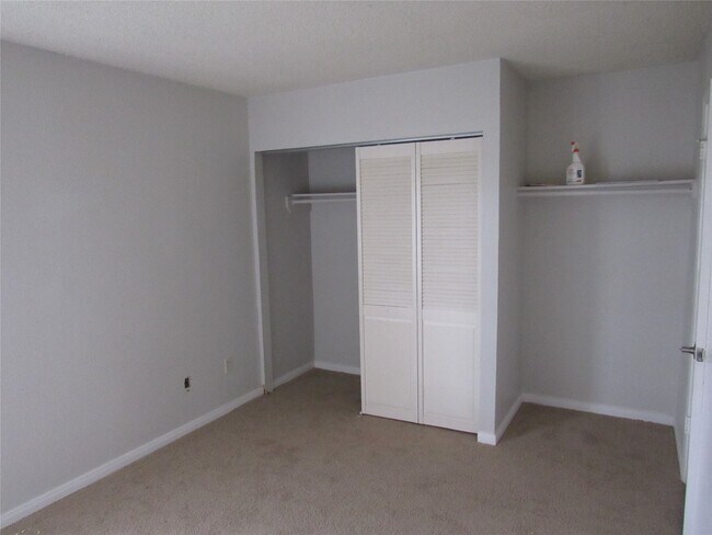 Building Photo - 12109 Sandpiper Dr