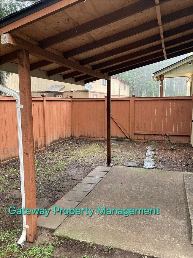 Building Photo - 2 bedroom Townhouse outside Shelton