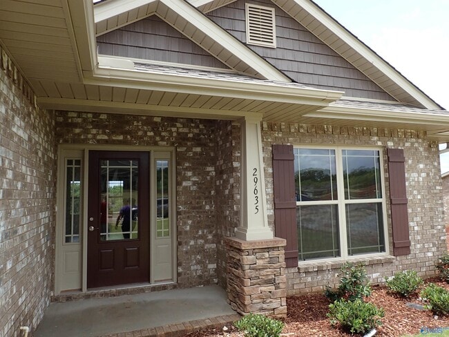Building Photo - 29635 Laura Ridge Dr NW