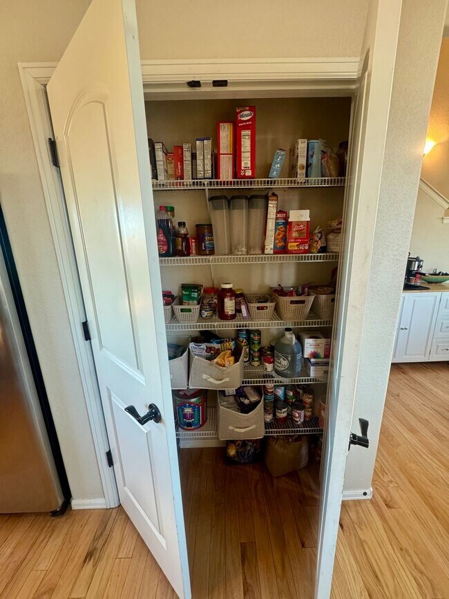 Building Photo - Gorgeous 3 bed/2.5 bath home with 3-CAR TANDEM GARAGE in Painted Sky