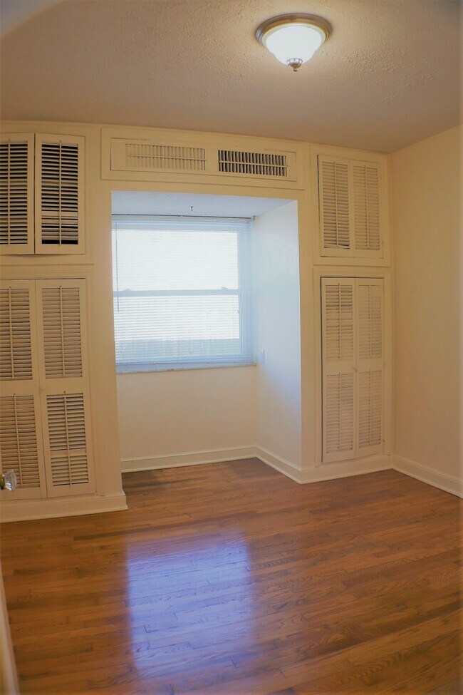 Building Photo - 109 Green Oak Dr