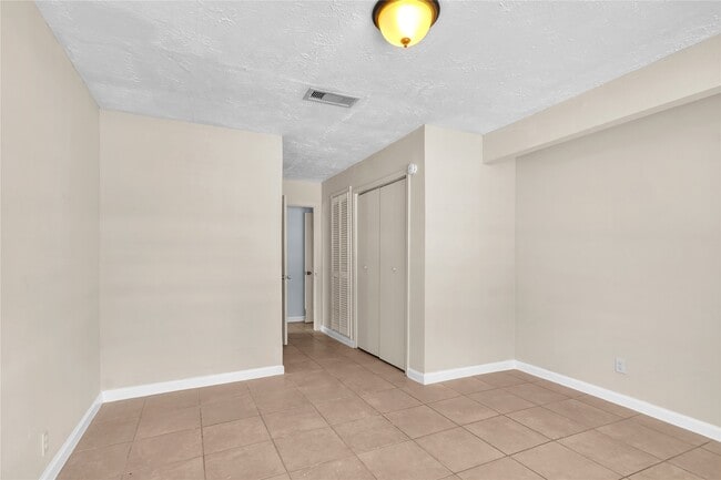 Building Photo - 605 David Ave