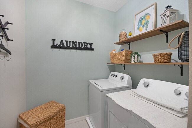 Building Photo - Sanford - 3 Bedroom, 2.5 Bathroom - $2,245.00