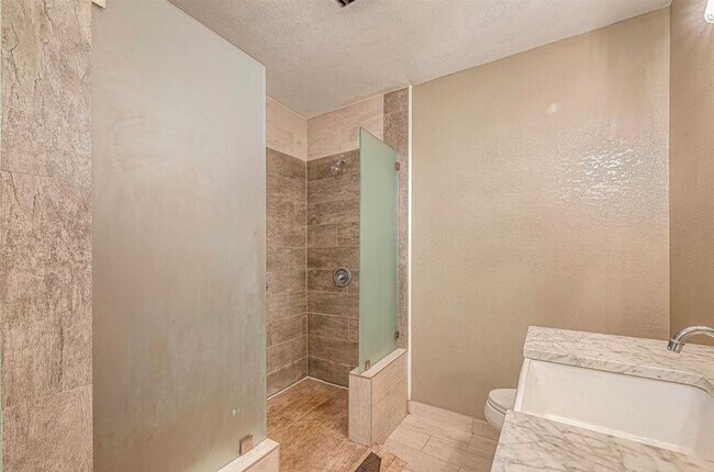 Building Photo - 10902 Sagevale Ln