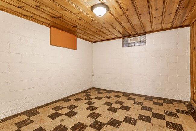 Building Photo - AVOID SCAMMERS!! WE DO NOT POST ON CRAIGSLIST!! Charming 2 Bedroom, 1 Bath brick home a block fro...