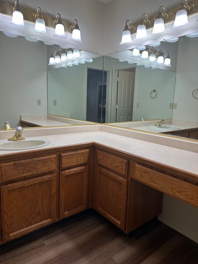 Building Photo - 4 BED 2 BATH HOME IN THE RAVENWOOD SUBDIVISION