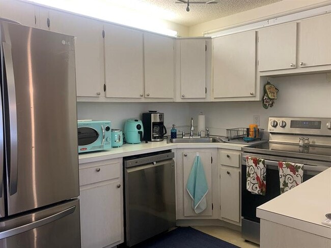 Building Photo - 320 Knotty Pine Cir