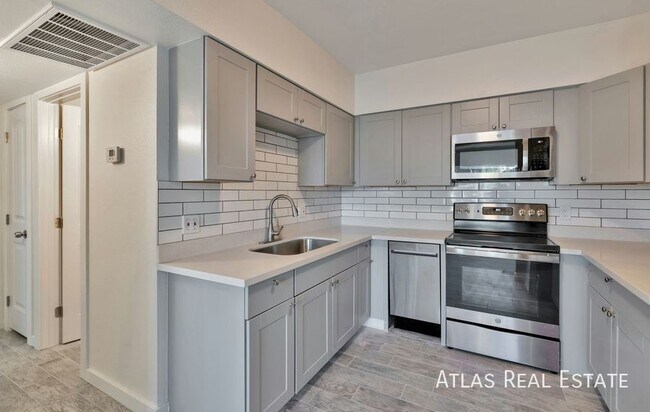 Primary Photo - 2530 N 17th Way