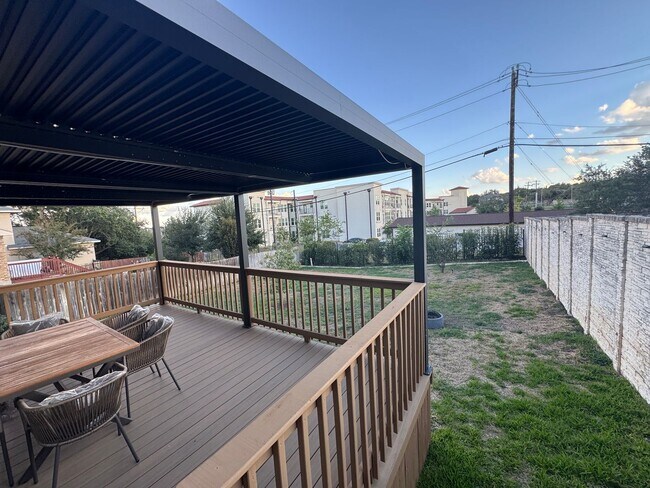 Building Photo - GATED COMMUNITY  |  STONE OAK  |  4 BEDROOMS + HUGE LOFT  |  SMALL LOFT/NURSERY/OFFICE/  |  EXCEL...