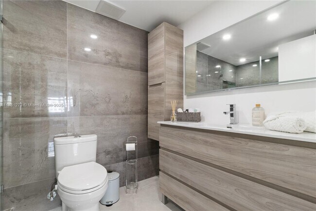 Building Photo - 18081 Biscayne Blvd