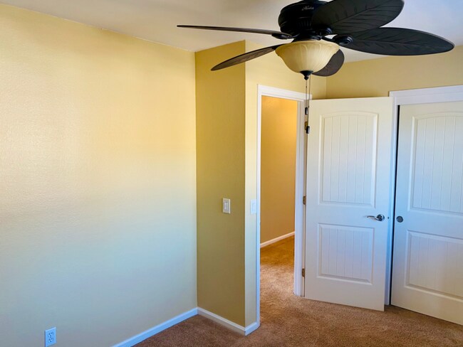 Building Photo - MOVE IN SPECIAL! ! Beautiful 3 bedroom 3 b...