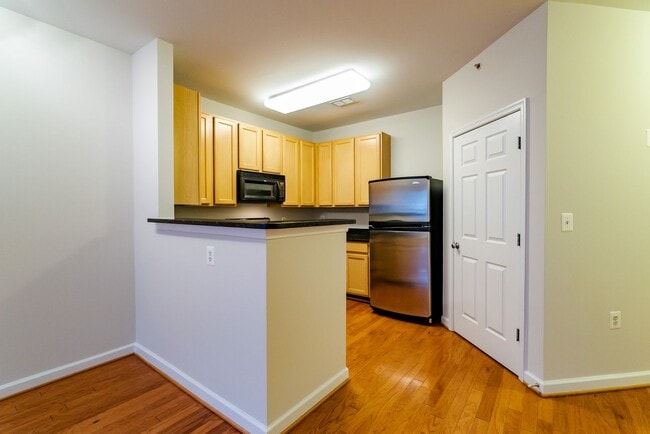 Building Photo - Spacious 3 Bed 2 Bath Condo With Balcony In Sought After Summerfield at Brambleton