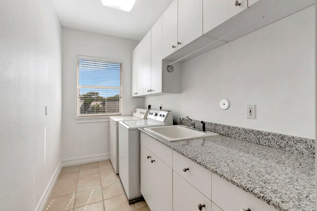 Building Photo - 22164 Verbena Way