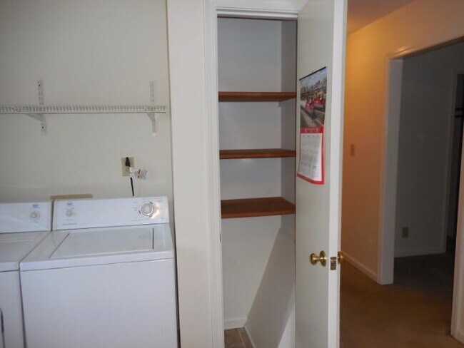 Building Photo - Conroy Avenue-311