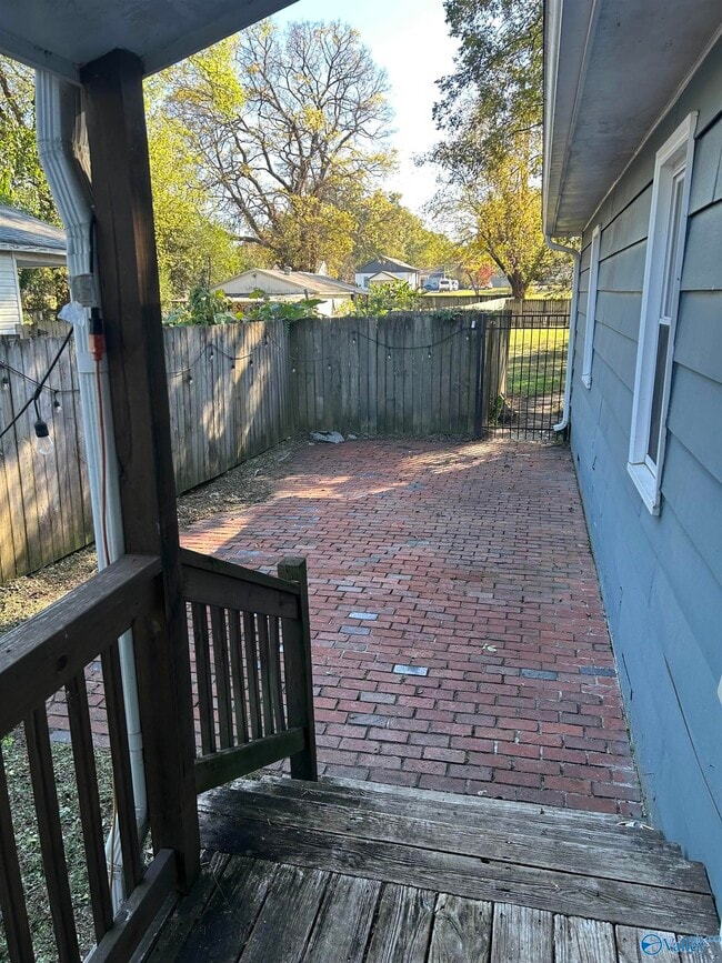 Building Photo - 1611 College St SE