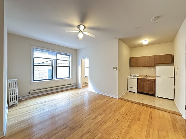 Building Photo - 1040 W George St