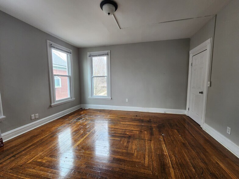 Building Photo - 515 Quinnipiac Ave