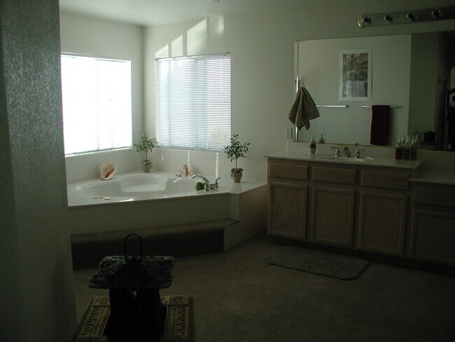 Building Photo - Prudence