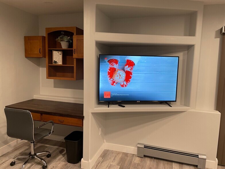 Building Photo - 1038 S Knollwood Dr