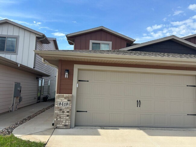 Primary Photo - 9419 W Dolores Dr