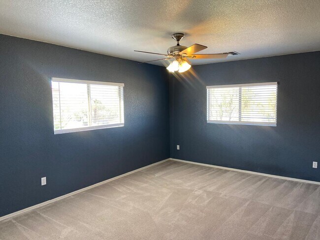 Building Photo - 1330 E Pedro Rd